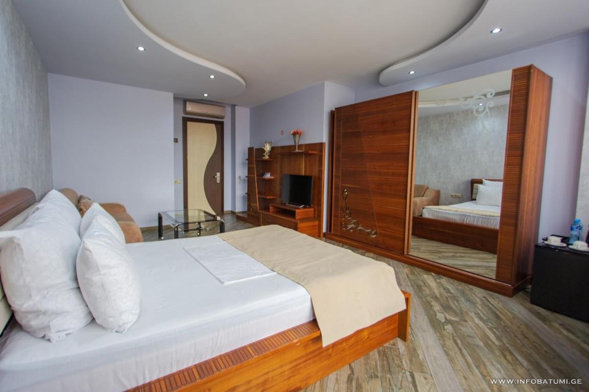 Hotel Light Palace Batumi Eksteriør billede